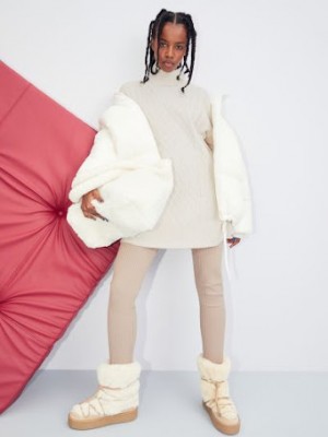 ĐẦM LEN HỞ CỔ CHỮ V ĐẰNG SAU