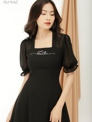 Đầm thêu Just Breathe, tay xòe.